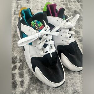 Nike Air Huarache Peace Love Swoosh